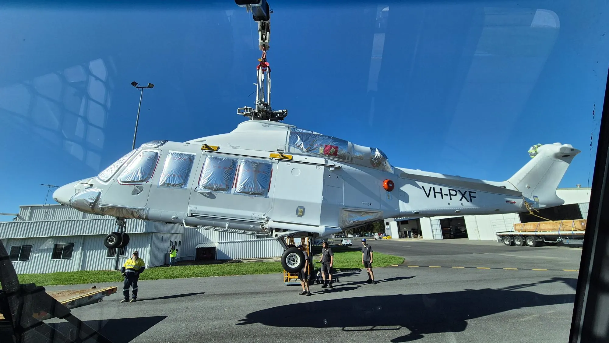 Helicopter lift