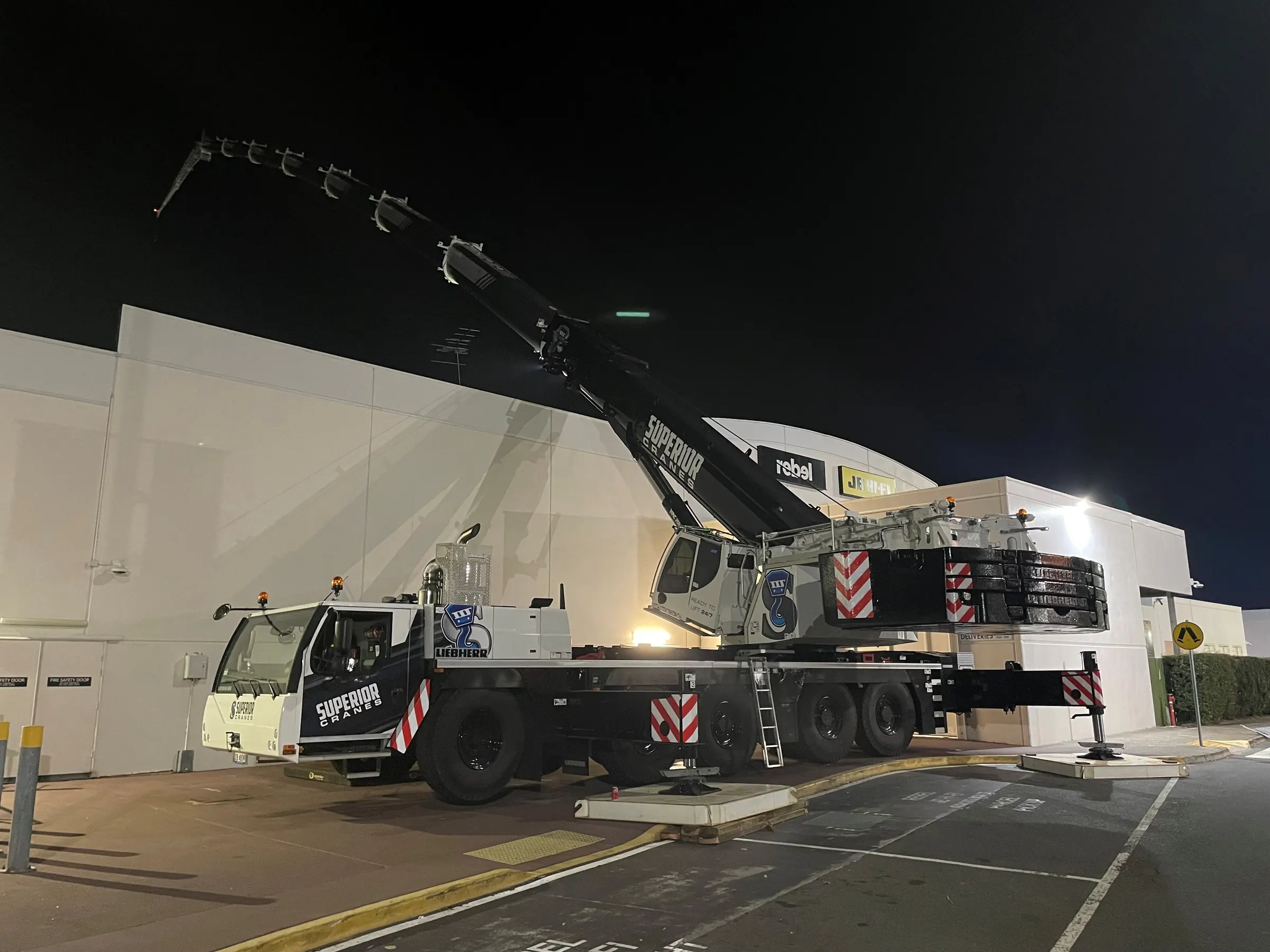 Night lift at a shopping centre